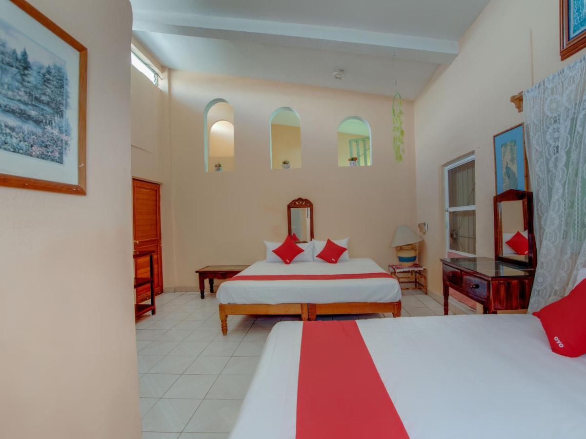 Oyo Hotel Casa Ada Zihuatanejo Buitenkant foto